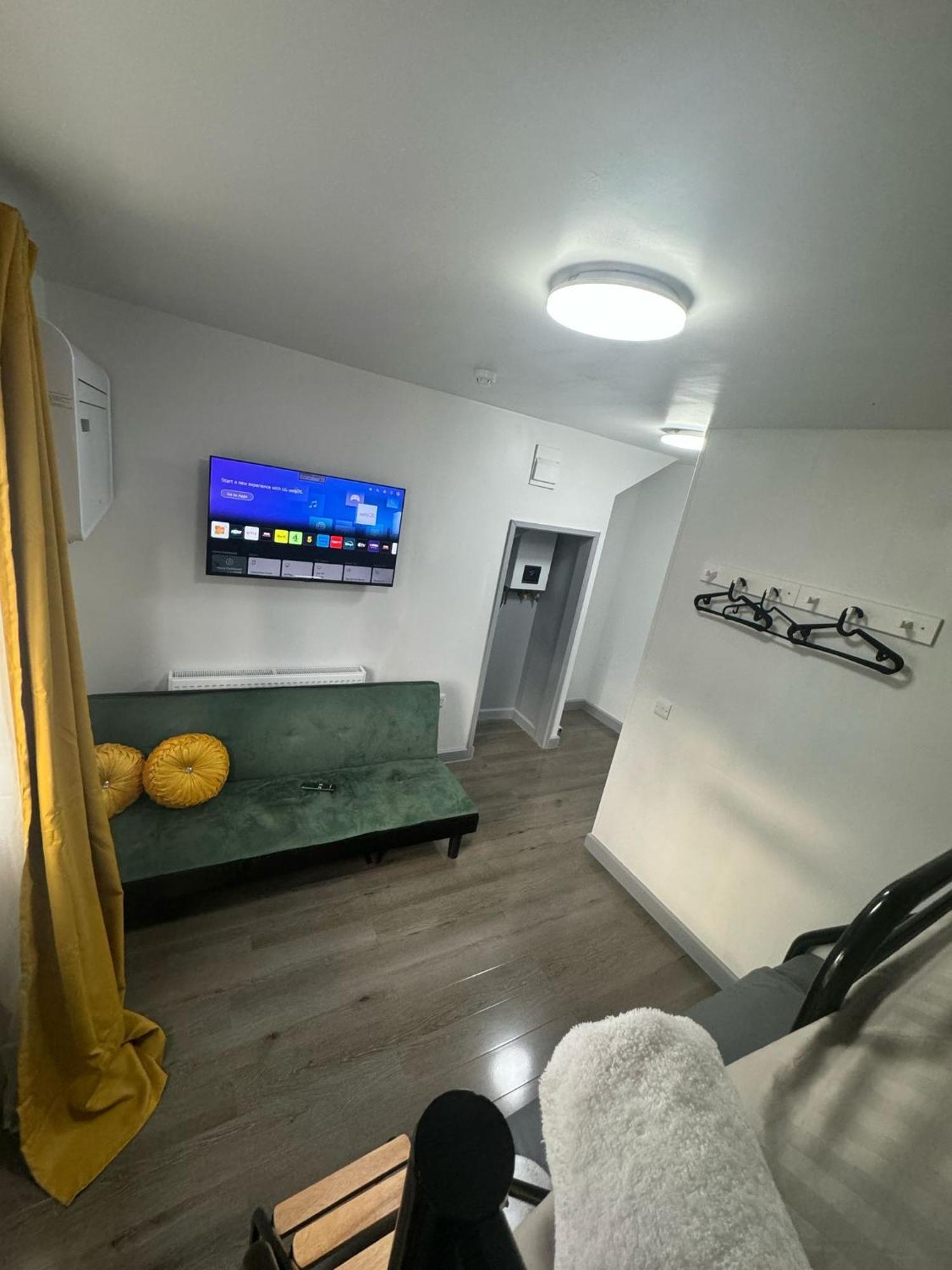 Flat 6 In Apartment