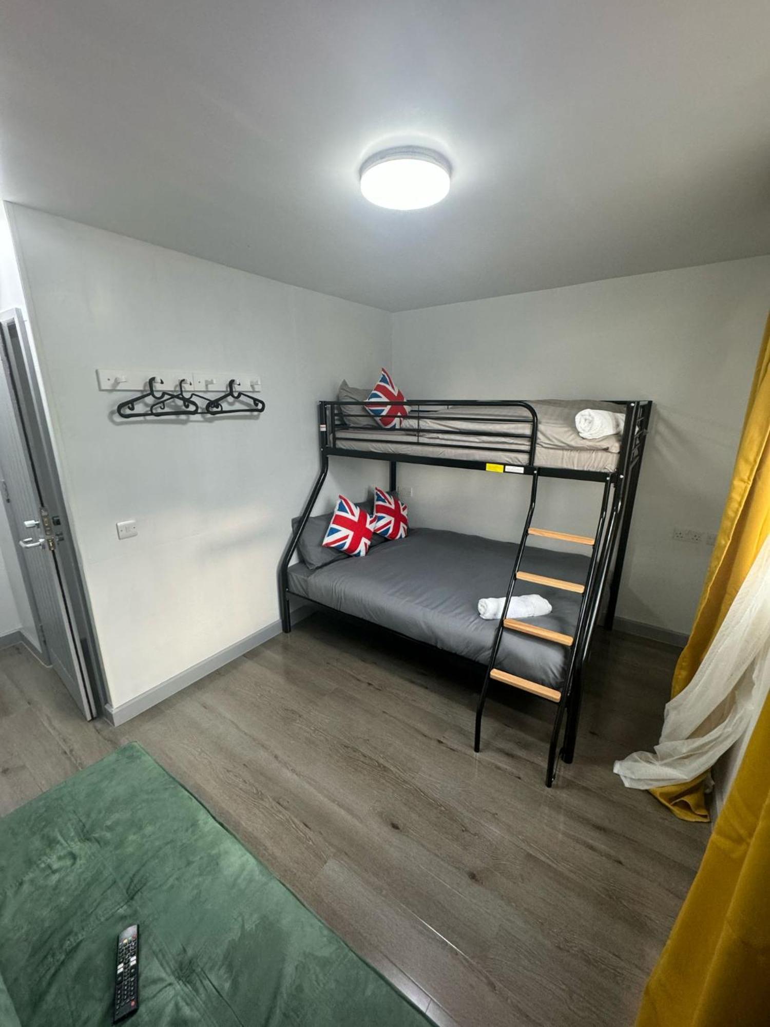 Flat 6 In Apartment